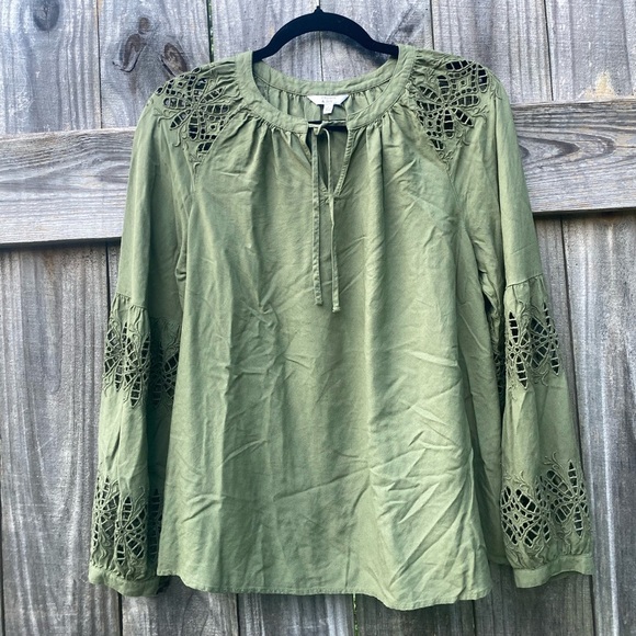 crown & ivy Tops - Crown & Ivy Olive Green Lace Detail Women's Top Sz S